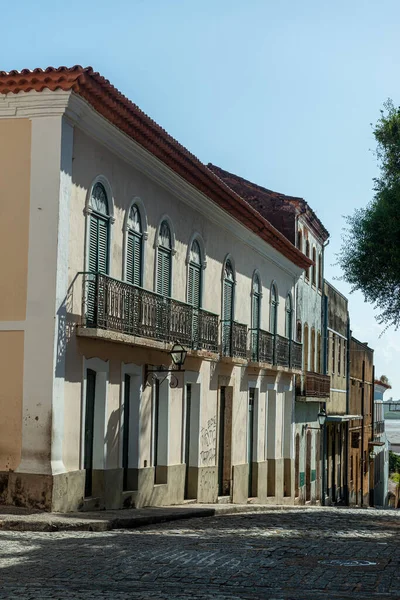 2016年8月6日 巴西马兰豪 圣路易斯 历史中心建筑的旧立面 有巴西殖民时期的窗户 门和瓷砖 — 图库照片