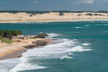 Tibau do Sul, Rio Grande do Norte yakınlarındaki Pipa Beach, Brezilya 5 Haziran 2019. Sahilde dalgalar