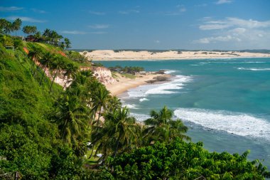 Tibau do Sul, Rio Grande do Norte yakınlarındaki Pipa Beach, Brezilya 5 Haziran 2019. Sahilde dalgalar
