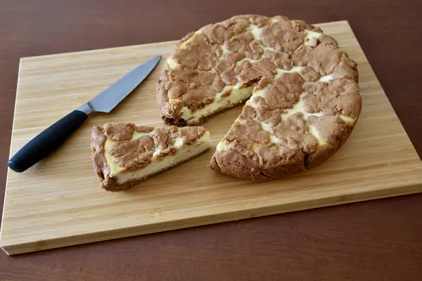 Tahtada bıçaklı cheesecake..