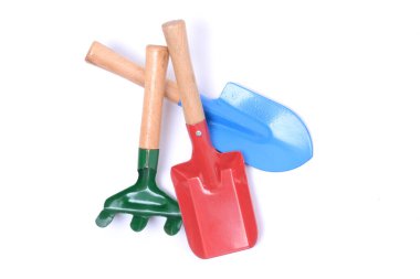 Beyaz arkaplanda izole edilmiş kapalı alanda bitki yetiştirmek için bahçe araçları