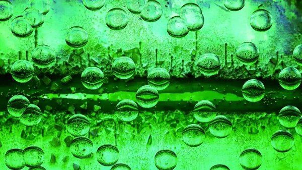 雨滴作为抽象的创造性图像 在翡翠绿色的阴影下想象未来的空间生活和生活景观 具有很强的纹理效果以及形状和设计的变化 — 图库照片