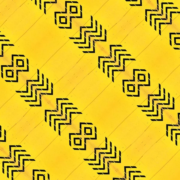 Wiele Czarny Kierunek Strzałka Szewrony Żywy Żółty Teksturowane Ściany Malowane — Zdjęcie stockowe