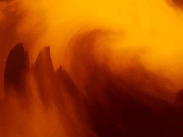 Швейцарский Горный Хребет Фейн Сфотографировали Закате Сверху Через Низкую Облачность — стоковое фото