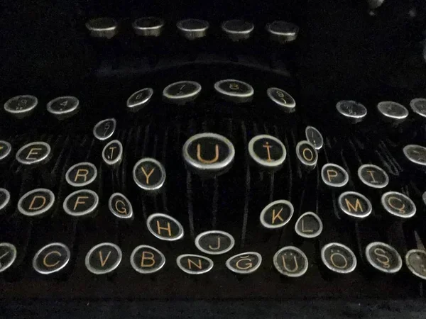 老式机械手打字机字母键 制作抽象图案和设计 — 图库照片