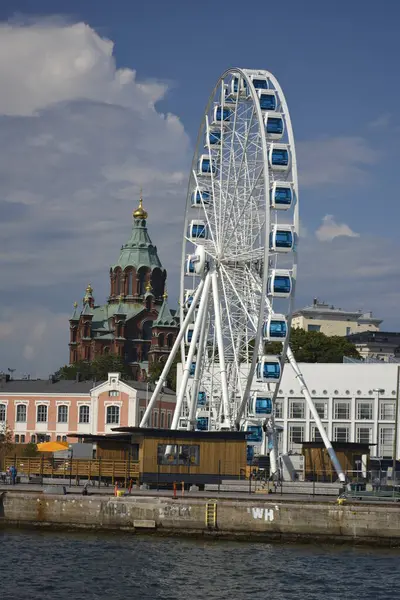 Helsinki Finlandiya Temmuz 2014 Helsinki Limanı Deniz Kıyısından Dönme Dolap — Stok fotoğraf