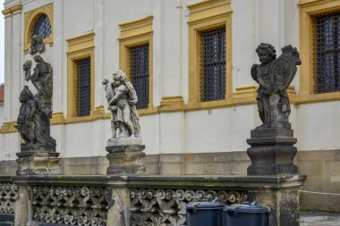 Prag, Çek Cumhuriyeti. 31 Mart 2014. Prag 'ın eski kasabası, Loreto Sığınak Praha yakınlarında heykel. Taş melekler.