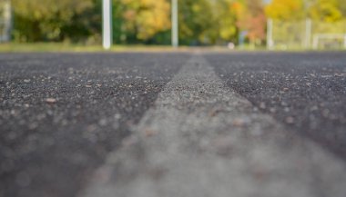 Okul stadyumundaki koşu yolu parka yakın çekime açılıyor.