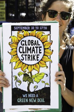 Denver, Colorado / ABD - 9 / 20 / 2019: Dünyadaki yüzlerce şehirle birlikte, Denver, Colorado 'daki vatandaşlar Küresel İklim Grevini desteklemek için yürüdüler.