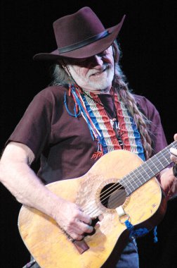 Denver, Colorado / USA - 9 / 14 / 2005 - Willie Nelson Red Rocks Amfitiyatrosunda konser veriyor.