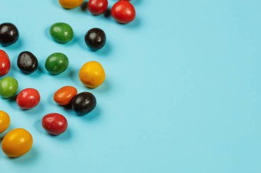 Lezzetli İştah açıcı Parti Aksesuarları Mutlu yıllar Tatlı Şeker Girdabı Şeker Lolipop Renkli Harfler Parlak Arkaplan Arkaplanı Moda Kavramsal Tatil Yatağı