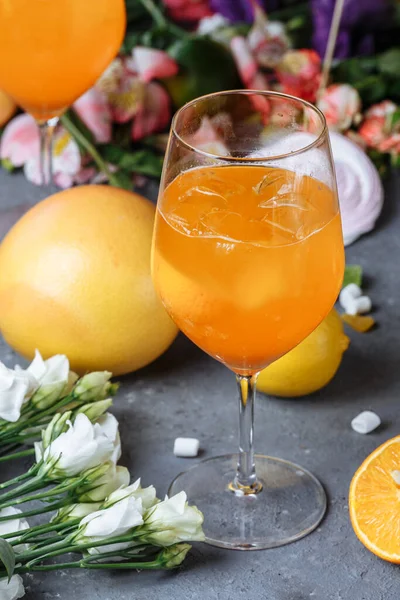 Aperol Spritz Cocktail Copo Grande Verão Italiano Baixo Álcool Bebida — Fotografia de Stock