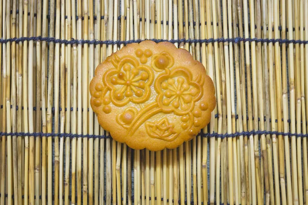 中秋月饼就木传统垫上 — 图库照片