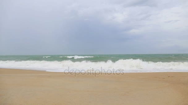 Pastoral tropikal turkuaz plaj beyaz kum kıyı andaman deniz Phuket Beach Tayland ile — Stok video