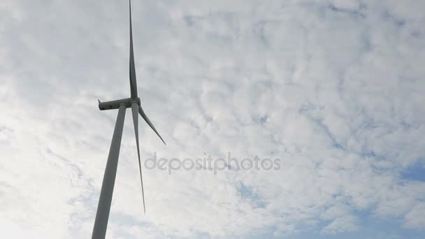 Closeup pohybu čisté a obnovitelné zdroje energie, větrná energie — Stock video