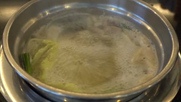 Deliciosa Sopa Comida Tailandesa Cozinhar Com Legumes Frutos Mar Restaurante — Vídeo de Stock