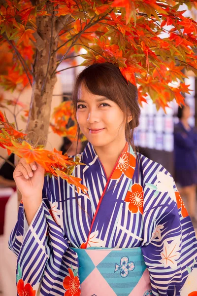 Young Woman Wearing Japanese Traditional Kimono Autumn Color Japan — Stock Photo, Image