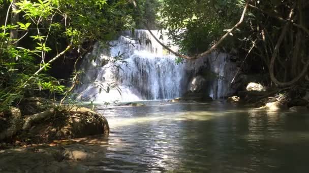 Cascata Nella Foresta Profonda Huay Mae Kamin Cascata Bella Famosa — Video Stock