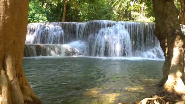 Cachoeira Floresta Profunda Huay Mae Kamin Cachoeira Bela Famosa Parque — Vídeo de Stock