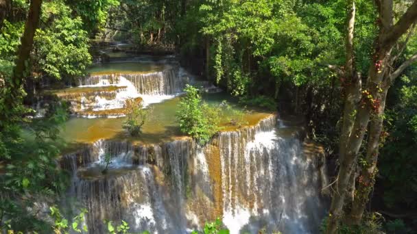 Cachoeira Floresta Profunda Huay Mae Kamin Cachoeira Bela Famosa Parque — Vídeo de Stock