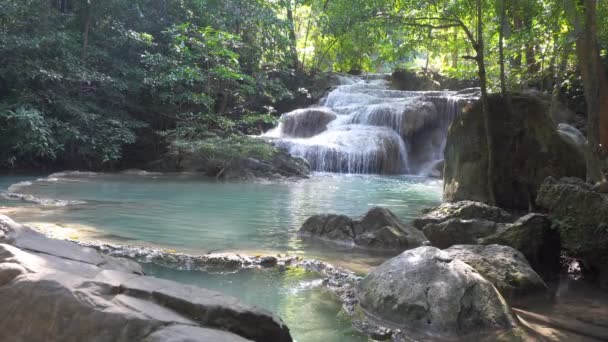 Kanchanaburi Tayland Erawan Şelalesi Ormanın Derinliklerindeki Zümrüt Havuzlu Güzel Şelale — Stok video