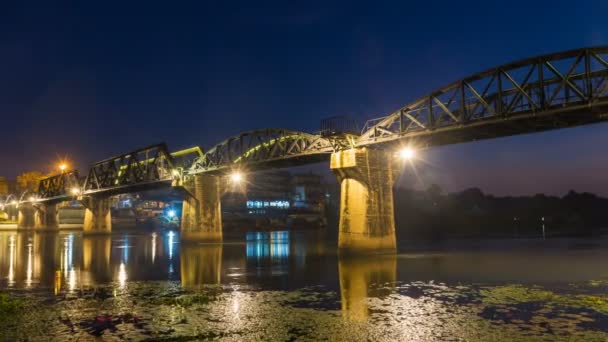 Zeitraffer Der Brücke Über Den Fluss Kwai Nacht Auf Tag — Stockvideo