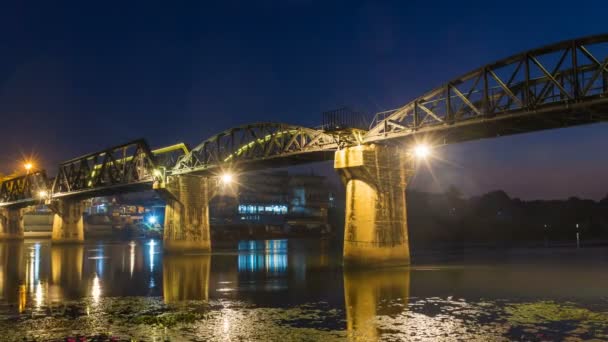 Zeitraffer Der Brücke Über Den Fluss Kwai Nacht Auf Tag — Stockvideo