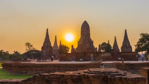 在Ayutthaya历史公园的Wat Chaiwatthanaram的时间流逝 佛教寺庙在泰国的日落时间 是世界上受欢迎的旅游胜地和旅游胜地 — 图库视频影像