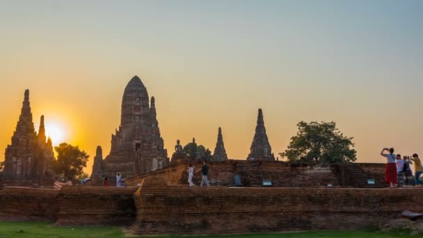 在Ayutthaya历史公园的Wat Chaiwatthanaram的时间流逝 佛教寺庙在泰国的日落时间 是世界上受欢迎的旅游胜地和旅游胜地 — 图库视频影像