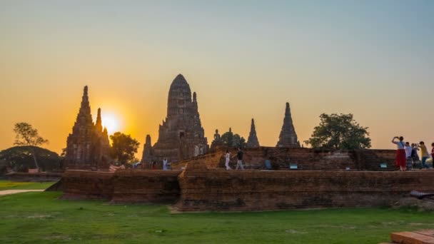 在Ayutthaya历史公园的Wat Chaiwatthanaram的时间流逝 佛教寺庙在泰国的日落时间 是世界上受欢迎的旅游胜地和旅游胜地 — 图库视频影像