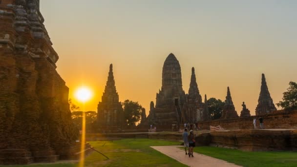 在Ayutthaya历史公园的Wat Chaiwatthanaram的时间流逝 佛教寺庙在泰国的日落时间 是世界上受欢迎的旅游胜地和旅游胜地 — 图库视频影像