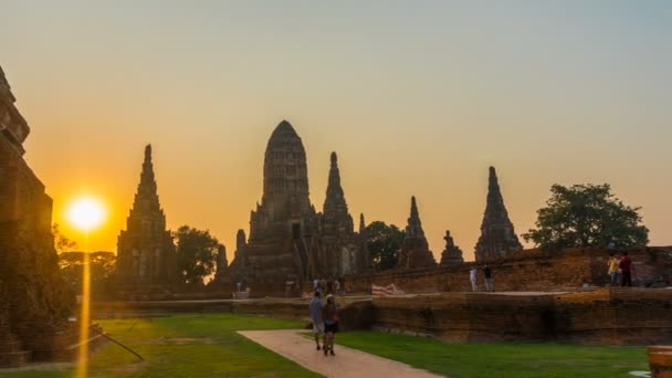 在Ayutthaya历史公园的Wat Chaiwatthanaram的时间流逝 佛教寺庙在泰国的日落时间 是世界上受欢迎的旅游胜地和旅游胜地 — 图库视频影像