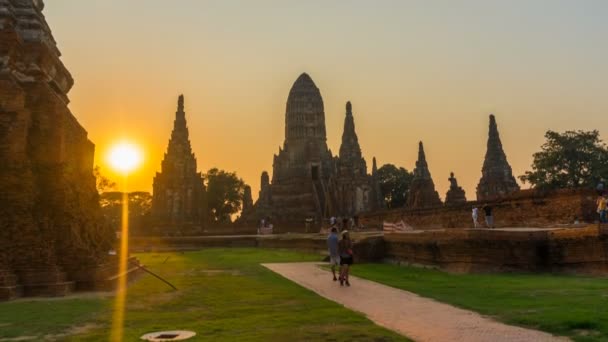 在Ayutthaya历史公园的Wat Chaiwatthanaram的时间流逝 佛教寺庙在泰国的日落时间 是世界上受欢迎的旅游胜地和旅游胜地 — 图库视频影像