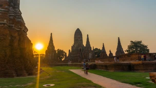 在Ayutthaya历史公园的Wat Chaiwatthanaram的时间流逝 佛教寺庙在泰国的日落时间 是世界上受欢迎的旅游胜地和旅游胜地 — 图库视频影像