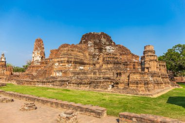 Budist tapınağındaki Wat Mahathat 'daki antik şato, Bangkok yakınlarındaki Ayutthaya' da antik zamanlarda inşa edilmiş bir tapınaktır. Tayland