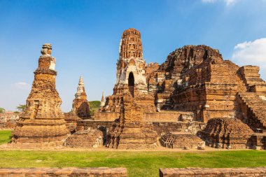 Wat Mahathat, Budist tapınağındaki antik tapınak Bangkok yakınlarındaki Ayutthaya 'da inşa edilmiştir. Tayland