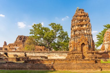 Wat Mahathat 'in Budist tapınağındaki manzarası Bangkok yakınlarındaki Ayutthaya' da antik zamanlarda inşa edilmiş bir tapınaktır. Tayland