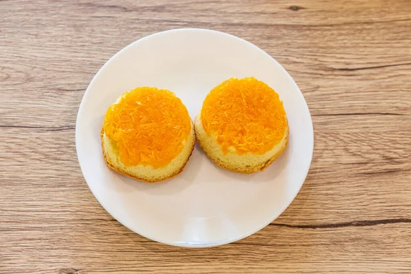 Pão Gema Ovo Desfiado Foi Tong Thai Uma Placa Branca — Fotografia de Stock