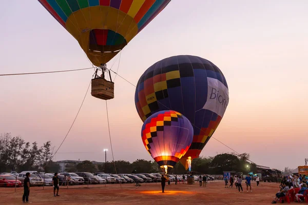 Nakhon Ratchasima Tailândia Fevereiro 2020 Balões Quente Coloridos Voando Acima — Fotografia de Stock