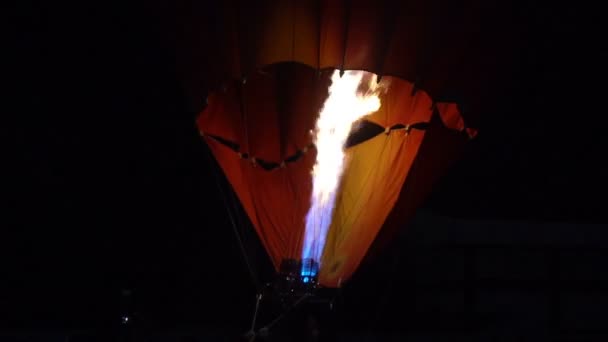 Vidéo Rapprochée Brûleur Gaz Propane Dans Des Montgolfières Colorées Survolant — Video