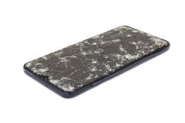 Modern cep telefonunun beyaz arka planda izole edilmiş kırık, çatlak ekran görüntüsü. Odaklanmayı seç