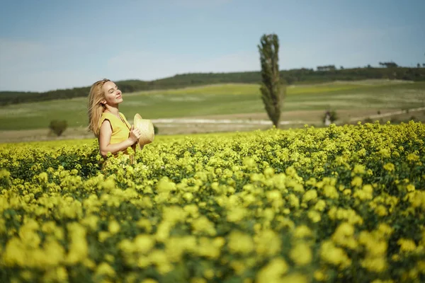 Happy Girl Yellow Dress Hat Her Hands Sitting Field Yellow — Stock Photo, Image