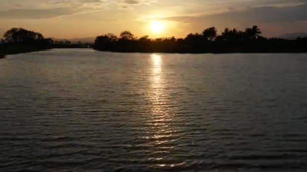 Zaman Hızı Günbatımı Bulut Nehirde Ilerliyor — Stok video