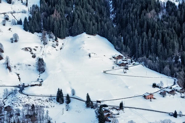 Straße Durch Ein Dorf Voller Schnee Den Französischen Alpen — Stockfoto