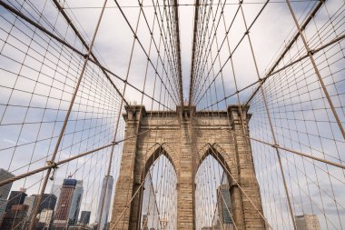 New York 'taki Brooklyn Köprüsü' nün mimarisi