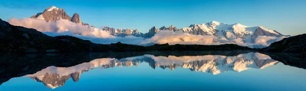 Lac Cheserys Avec Reflet Mont Blanc Chaîne Montagnes Des Alpes — Photo