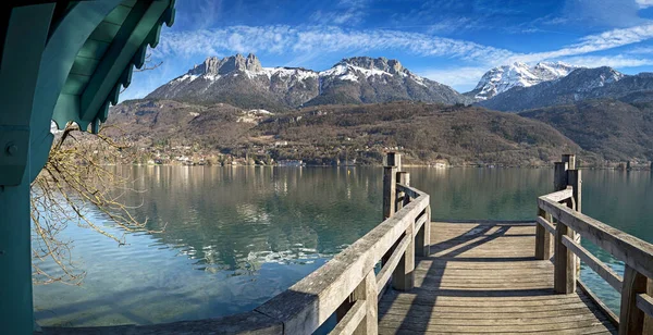 Pier Annecy Mountains Background French Alps — Stock Photo, Image