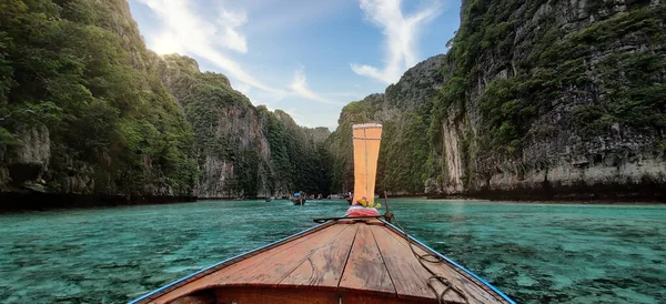 Hosszú Farok Tengeren Teal Víz Maya Bay Phi Phi Thaiföld — Stock Fotó