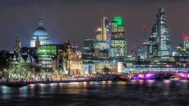 St Paul 's, Shard ve diğer gökdelenler ve binalarla Londra gökdelenleri