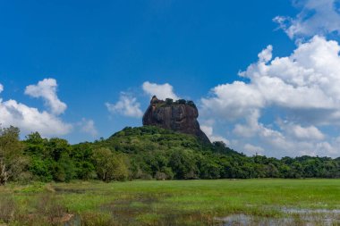 Aslan Kayası ve etraftaki tarlalar